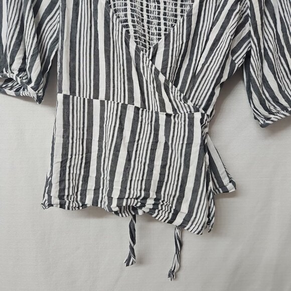 Womens Sz Small Old Navy Stripe Wrap Blouse Gray White V Neck Yk2 Peasant Beachy - Picture 2 of 10